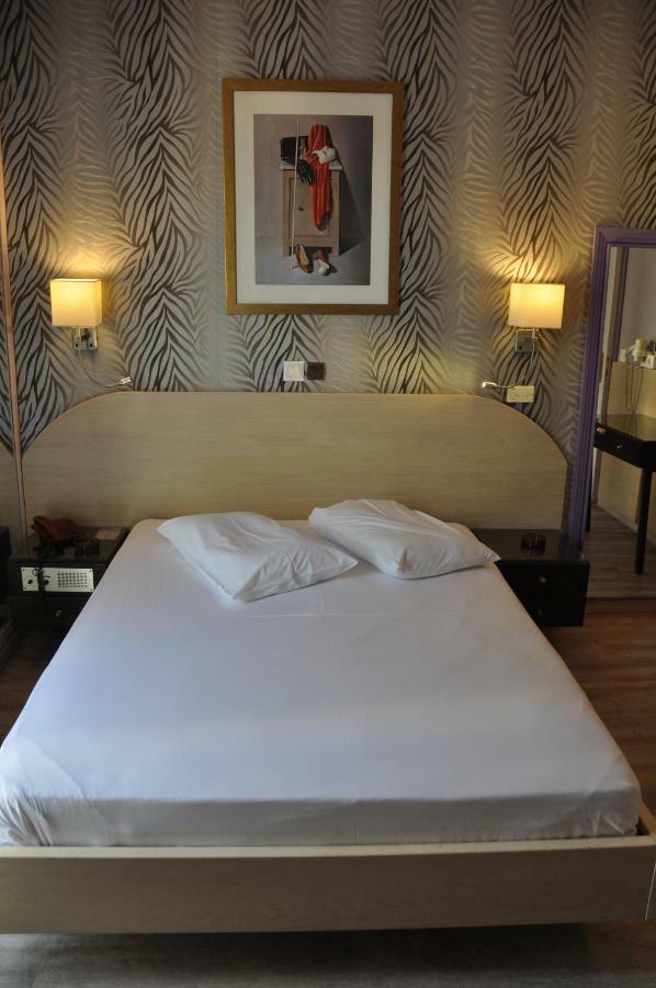 Eva Hotel Piraeus Exterior photo